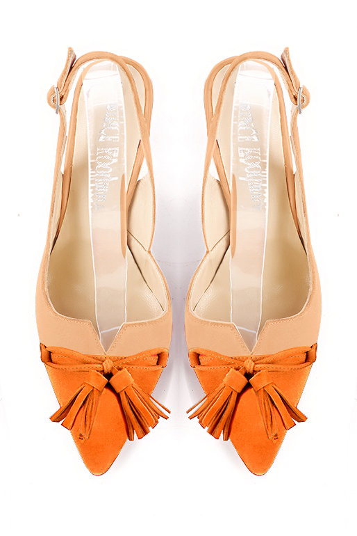 , coloris orange abricot. Bout effilé. Mi-haut à haut. Talon fin. Cérémonie, soirée, cocktail, évènementiel. Personnalisation : Choix des cuirs, 
                des couleurs et des talons. Petites et grandes pointures. - Florence KOOIJMAN